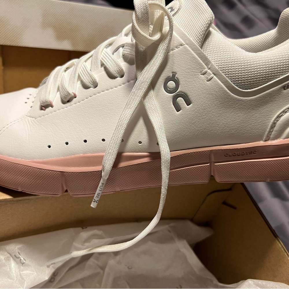On cloud tennis shoes